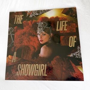 THE LIFE OF A SHOWGIRL: THE TINY BUBBLES IN CHAMPAG EDITION UNDER BRIGHT LIGHTS